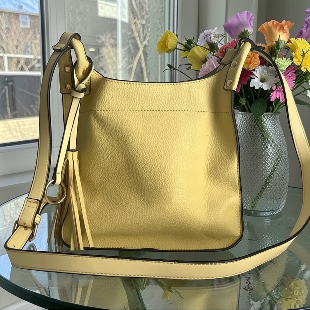 Jen and Co. EUC Vegan Leather Butter Yellow Crossbody bag